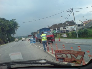polis2 dsc01350 300x225 Tempat jin bertendang pun jem!