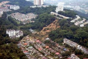 musnah_new2_1 musnah new2 1 300x201 Tragedi tanah runtuh di Bukit Antarabangsa
