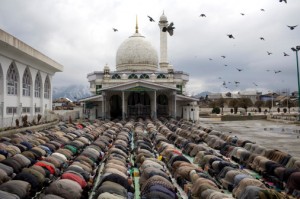prayer prayer 300x199 Kembali kepada fitrah