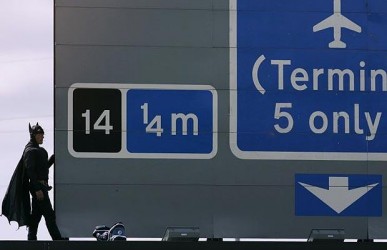 batman airport 387x250 One World One Minute