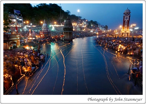 Ganga Dussehra festival Air Setitik Dilautkan, Tanah Sekepal Digunungkan