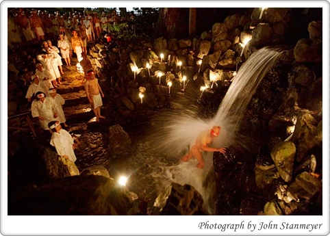 Tsubaki Grand Shrine Air Setitik Dilautkan, Tanah Sekepal Digunungkan
