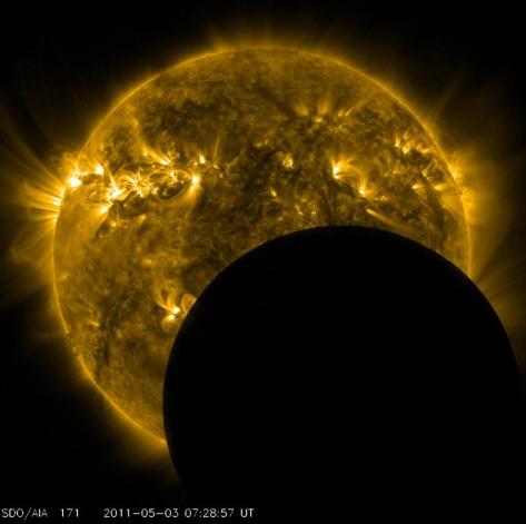 bulan dan matahari bulan dan matahari Bila Bulan Mengigit Matahari