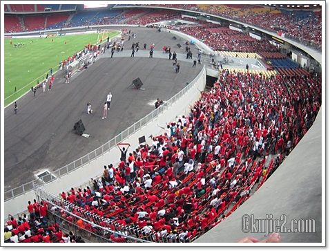 peminat liverpool di stadium bukit jalil Liverpool Asia Tour 2011   Training Session 