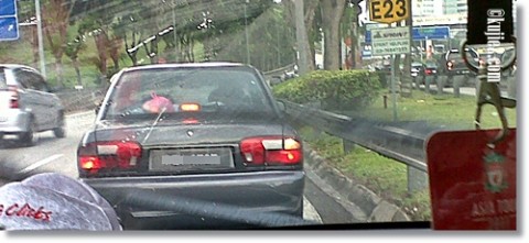 kemalangan kemalangan 480x221 Hampir Kemalangan Di Persimpangan Lebuhraya Sprint