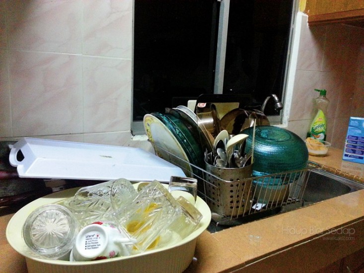 membasuh pinggan mangkuk