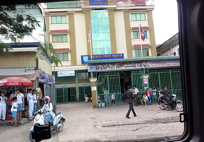 sebuah sekolah di phnom penh